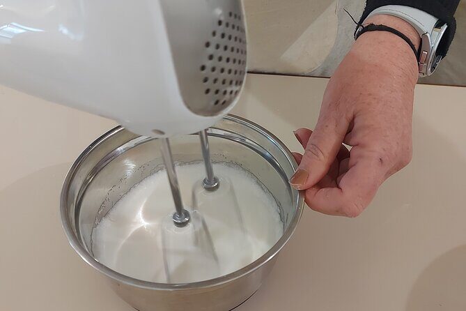 Cooking class with Pasta, mozzarella and Tiramisu with wine - Mozzarella on the clock: why this first step matters