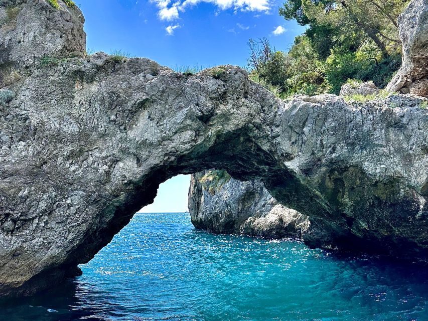 From Amalfi: 7H Amalfi Coast - Group Tour by boat - The Praiano stop at La Gavitella: lunch with a sea-view (optional)