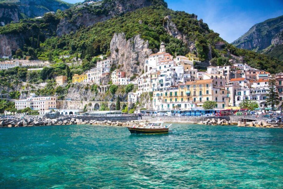 From Amalfi: Day Trip to Capri Private Boat Tour with Drinks - How you meet the skipper and keep the day simple