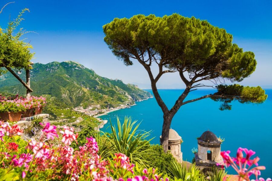 From Naples: Free Time in Amalfi & Positano - The bus ride: comfortable seats plus real coastal context