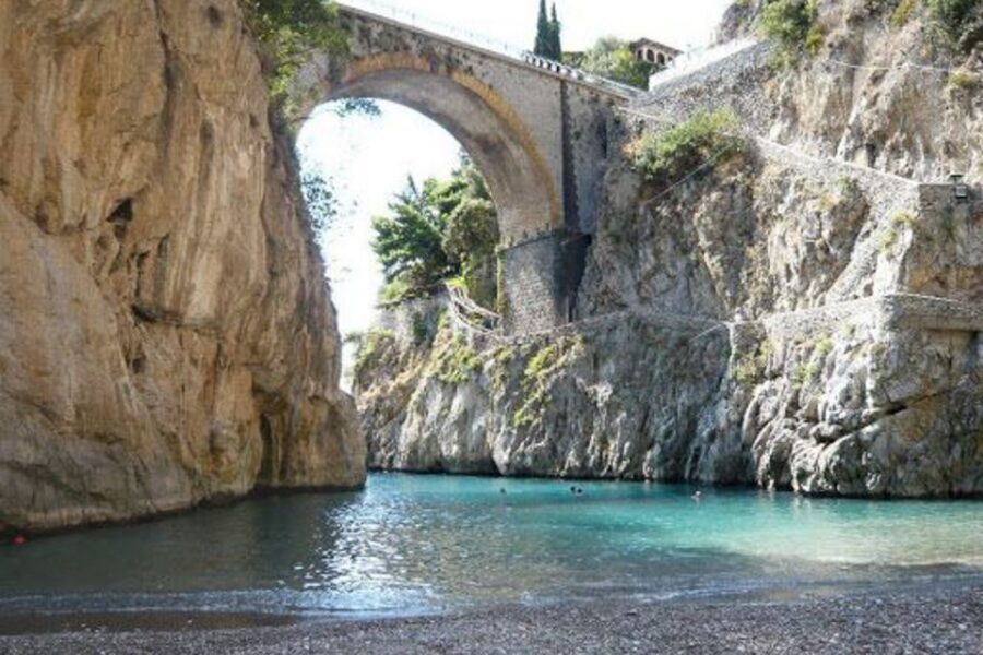 From Naples: Pompeii & Amalfi Coast Full-Day Trip with Lunch - Cameo Factory Break: A Roman Craft Stop That Solves a Real Problem
