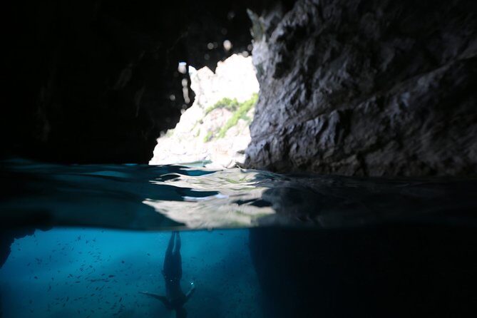 From Salerno: Small Group Amalfi Coast boat tour with stops in Positano & Amalfi - Meeting at Molo Manfredi: what to expect on arrival