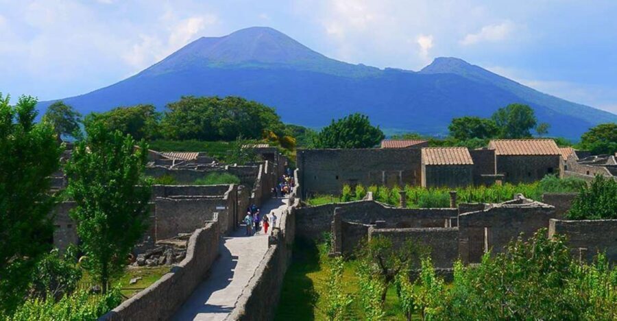 Pompeii and Vesuvius Full-Day Tour from Amalfi Coast - Why this Pompeii + Vesuvius combo is a smart Amalfi-day
