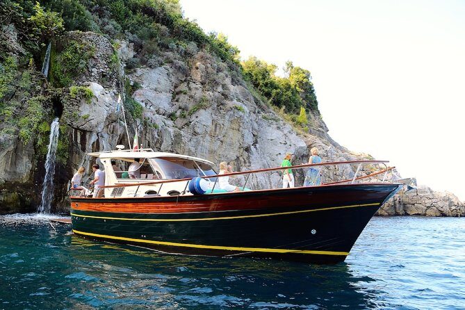 Positano & Amalfi Boat Tour from Sorrento: Swim & Light Lunch - Sea conditions and dock realities: what can go wrong (and how to be ready)
