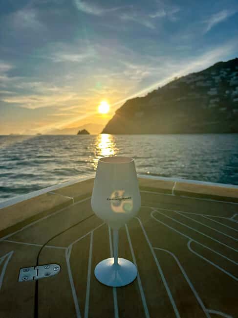 Positano: Shared Sunset Cruise - Boat Comfort and the Shared Cruise Vibe