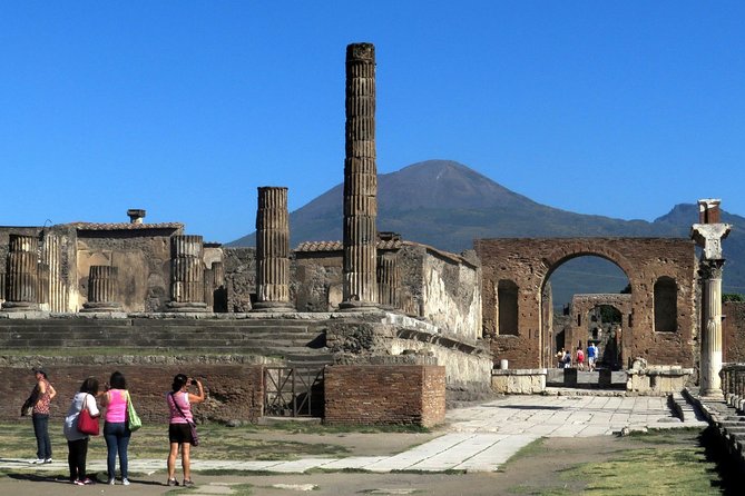 From Naples: Amalfi Coast & Pompeii Small Group Tour - On-board commentary and the guides: Why this tour feels smoother than DIY